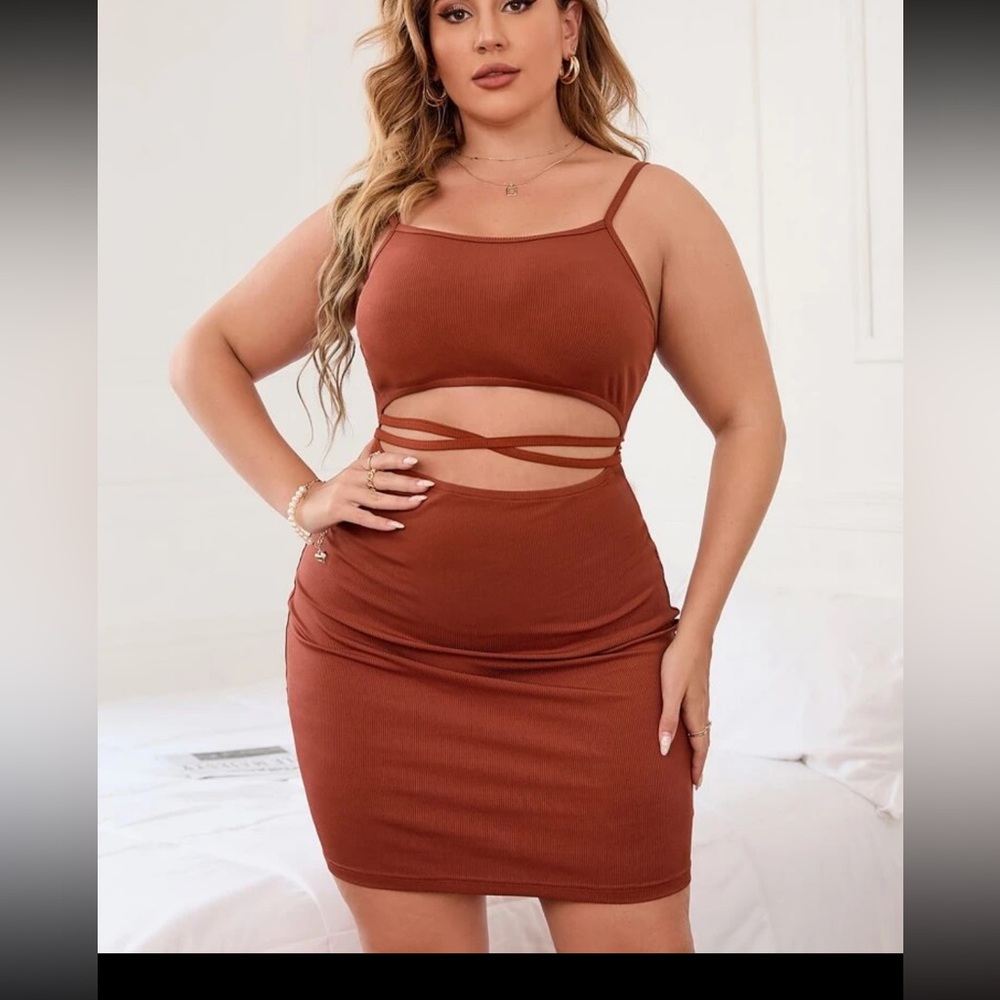 Dress w cutout and ties